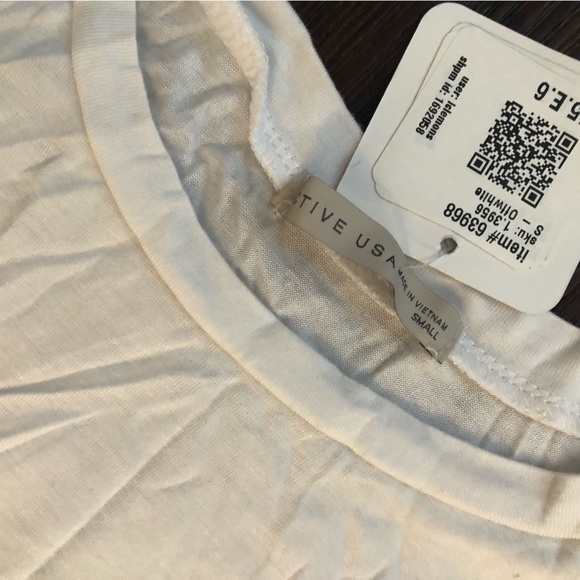 Basic white tank - Picture 2 of 2